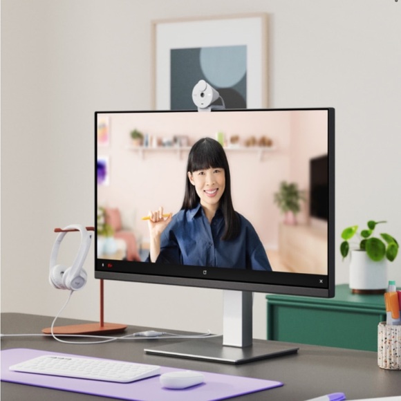 NEW 2024 Logitech webcam BRIO 300 - Picture 1 of 9